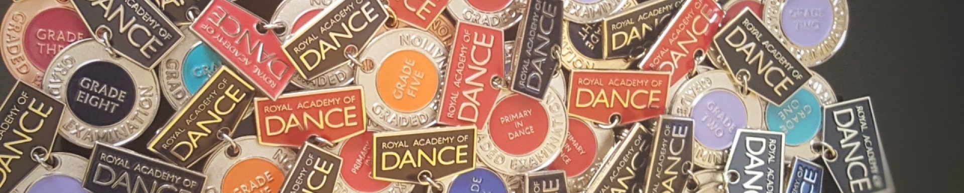 Dansa Clàssica. Medalles de la Royal Academy of Dance de Londres.