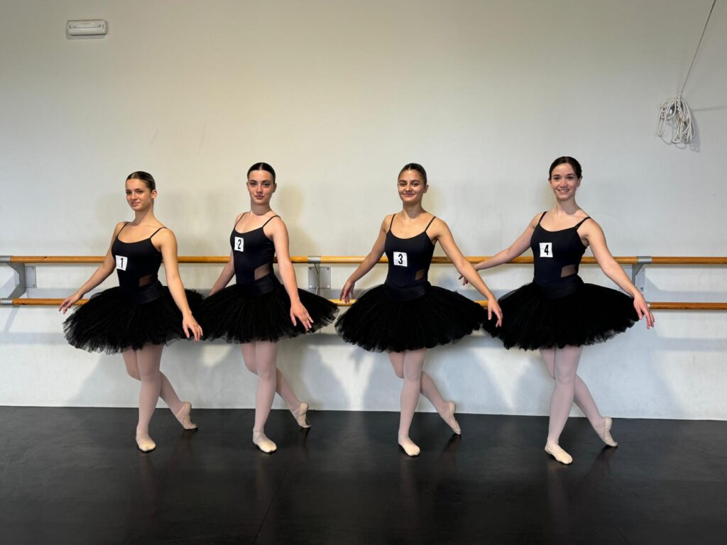 Ariadna Viladrich, Alèxia Pisa, Júlia de Sagarra i Anna Solé, el seu dia de l'exàmen de la @royalacademyofdance de Londres