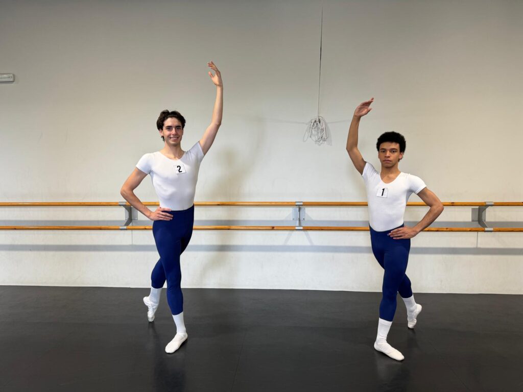 Arnau Caparroz i Ovidi Orrit en una foto el dia de l'examen de la @royalacademy of dance de Londres