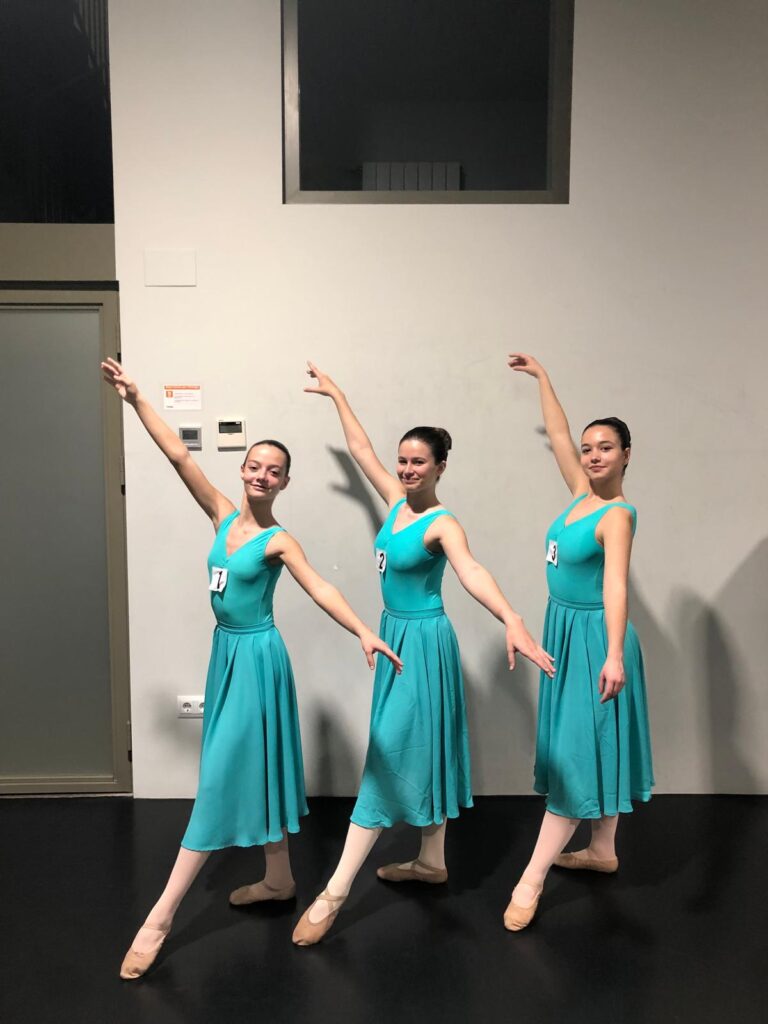 Alumnat del Grau Mitjà 7è de l'exàmen de la @royalacademyofdance de Londres